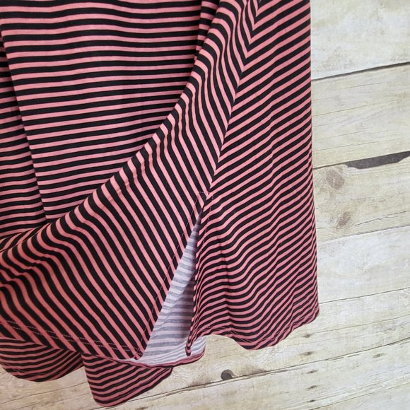 EUC LuLaRoe Perfect T Large - Pink & Black Stripes - Picture 4 of 6